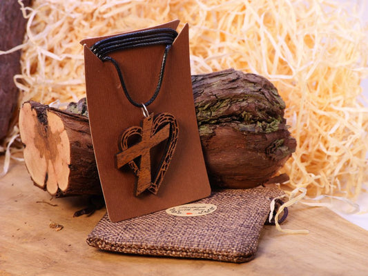 Herzkreuz Anhänger "Nussbaum"